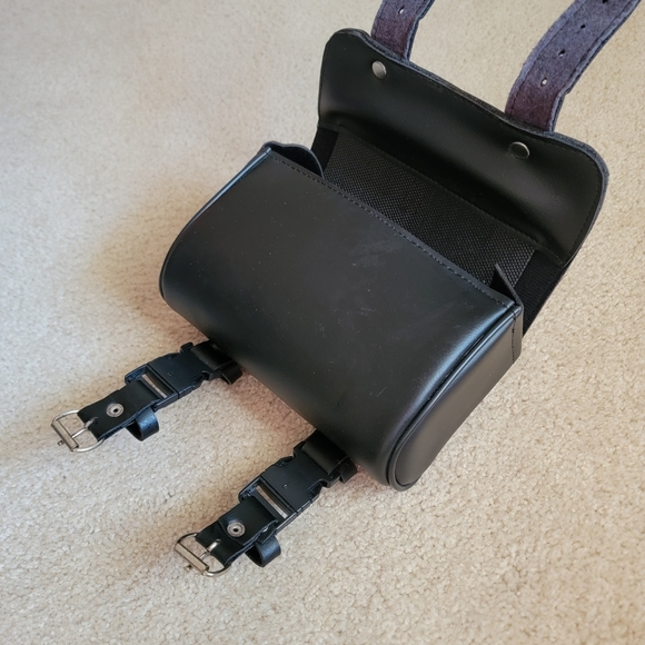 RARE Vintage Genuine Leather Silver Studded Motorcylce Quick Release Storage Bag - Picture 8 of 17